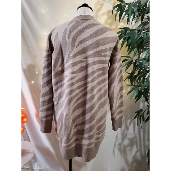 Cupcakes and Cashmere Tan Animal Print Long Open Cardigan Sweater Womens Size S - Picture 3 of 8